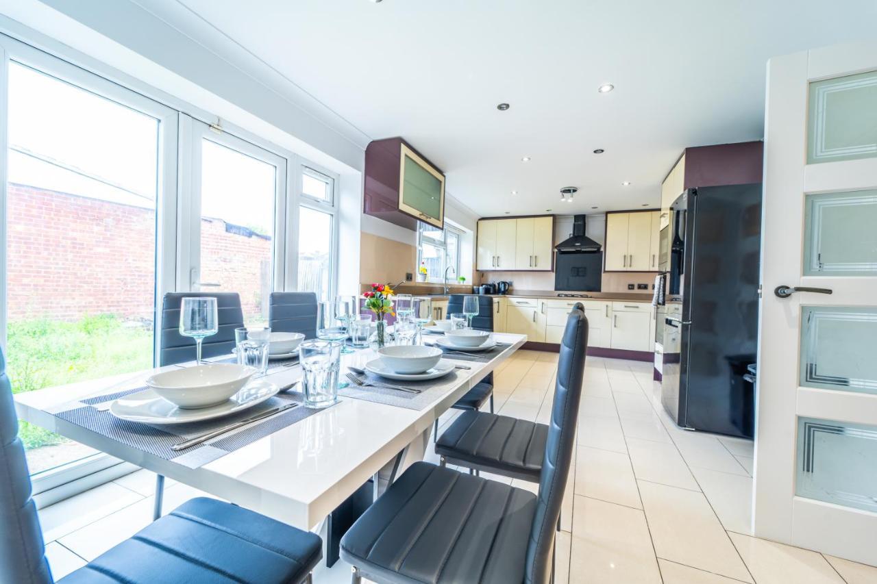 Modern Spacious 4 Bed Hayes Home With Free Parking Exterior foto